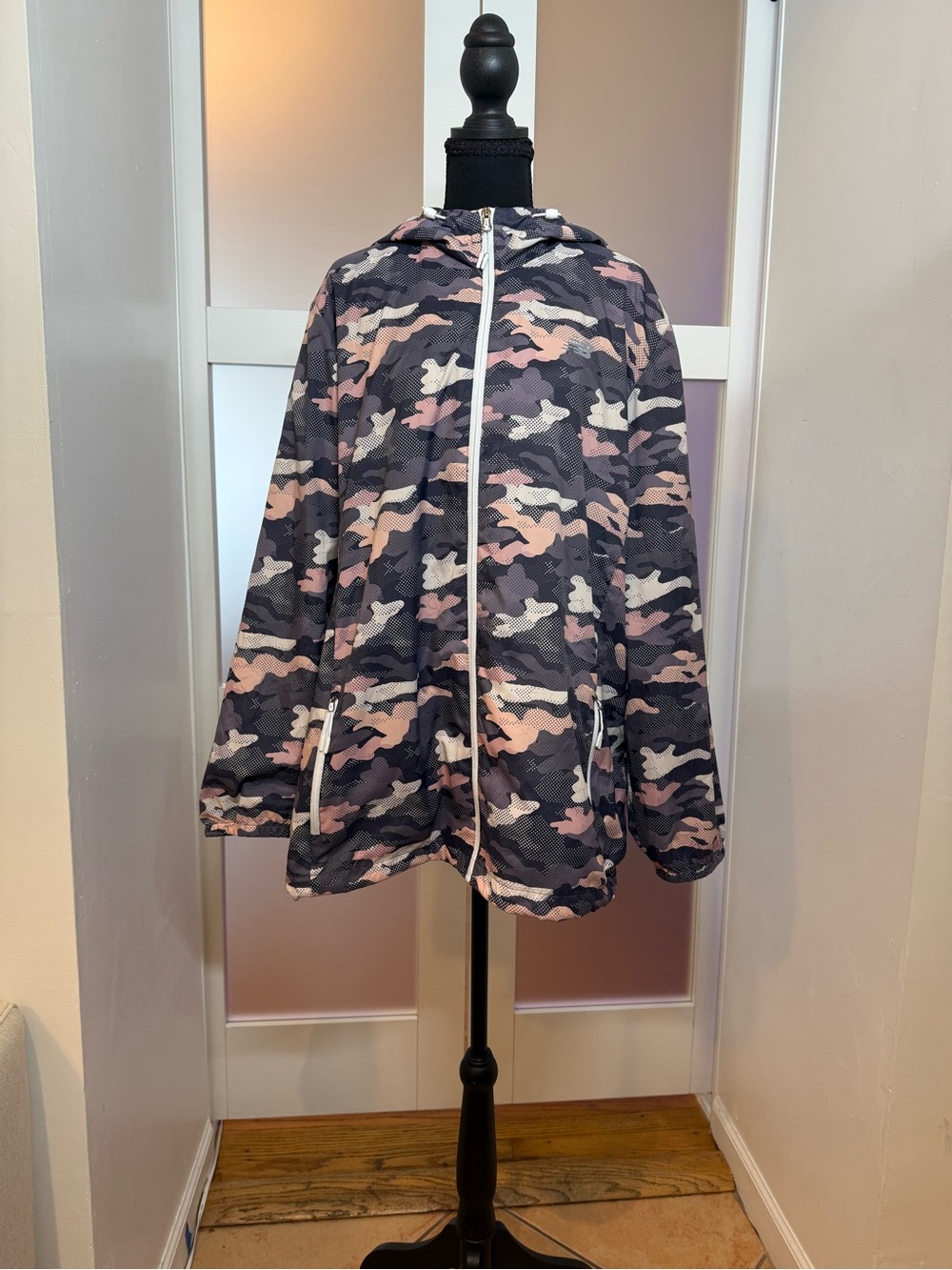 New Balance Pink and Grey Camo Windbreaker, 3X.